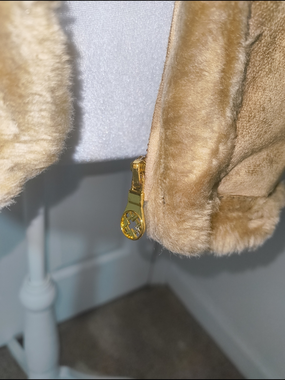 Jaclyn Smith Taupe Faux Shearling Zip Vest - Picture 5 of 8